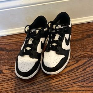 Nike Dunk Low Pandas